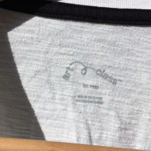 📦Here To Rock Raw Edge Sleeveless Top - Picture 5 of 6